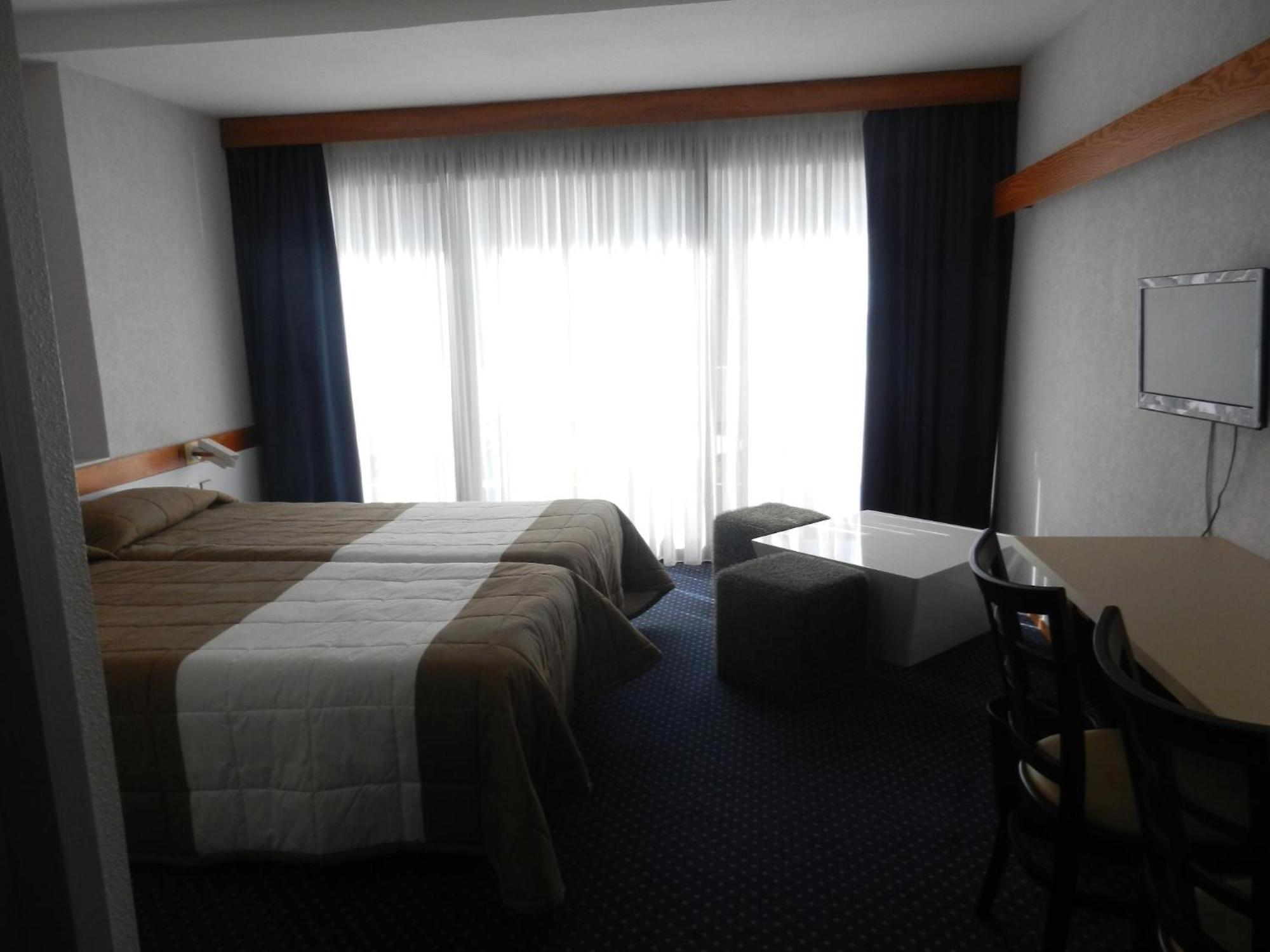 Hotel Dupleix - Hyper Centre - Parking Et Garage Gratuit Quimper Luaran gambar